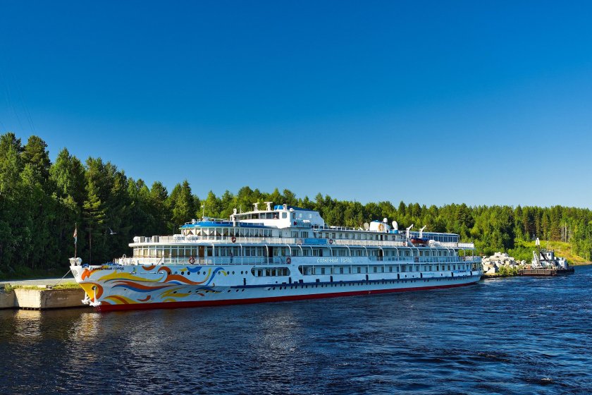 Теплоход александр бенуа