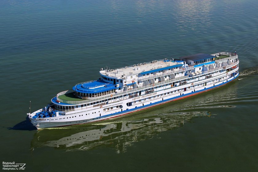 Хирург Разумовский теплоход