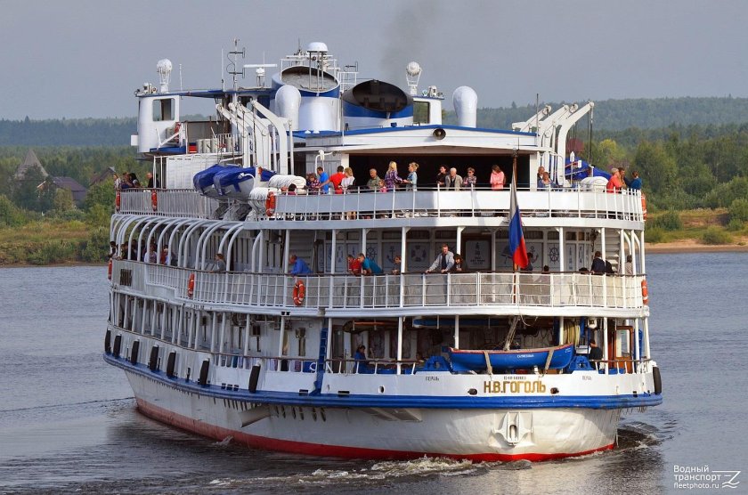 Теплоход н.в. Гоголь