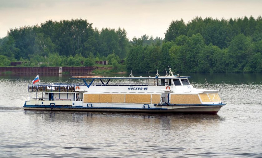 Теплоход Добрыня р51э