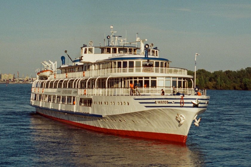 Теплоход Чкалов Красноярск