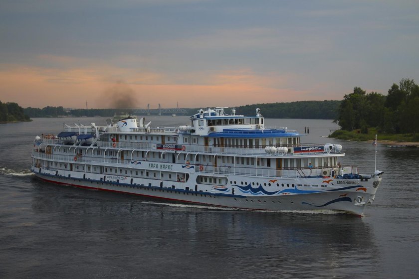 Теплоход Карл Маркс