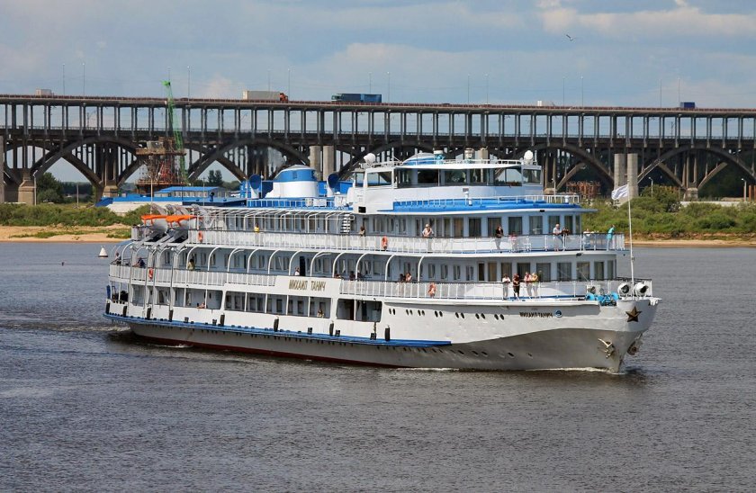 Теплоход Михаил Кутузов