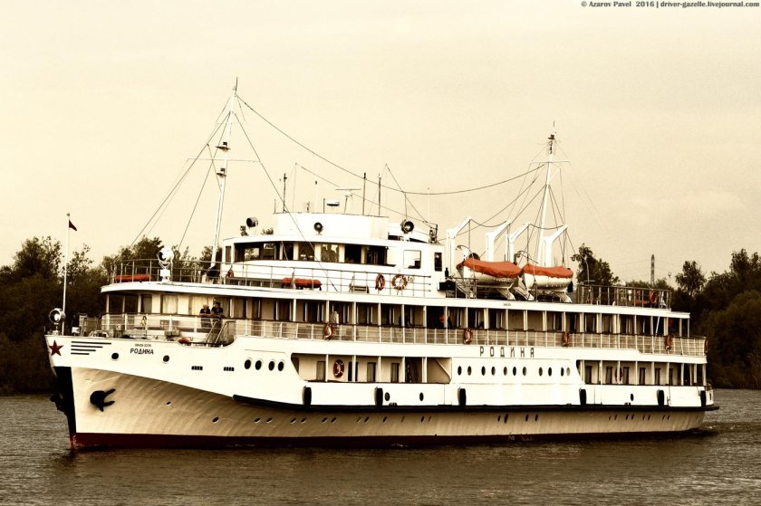 Теплоход механик Калашников Омск