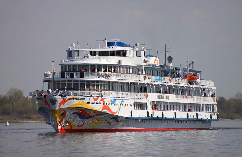 Теплоход Юрий Никулин