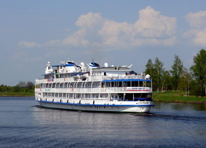 Теплоход Карл Маркс