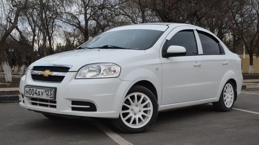 Aveo Chevrolet 2007 белая
