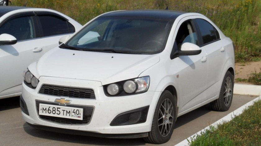 Шевроле Авео белая