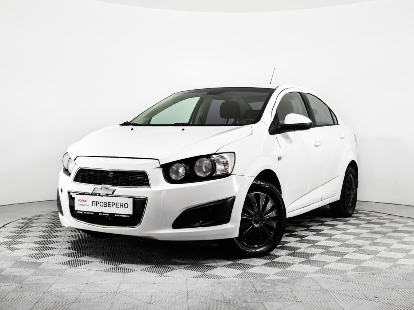Шевроле Авео белая 2013