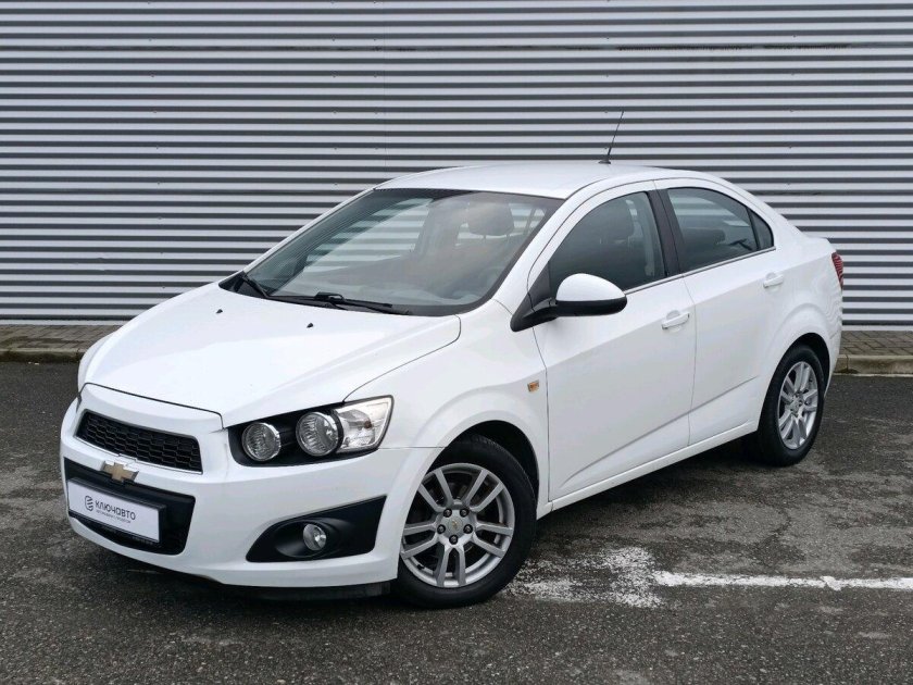 Шевроле авео белая