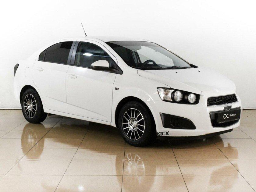 Шевроле Авео белая 2013