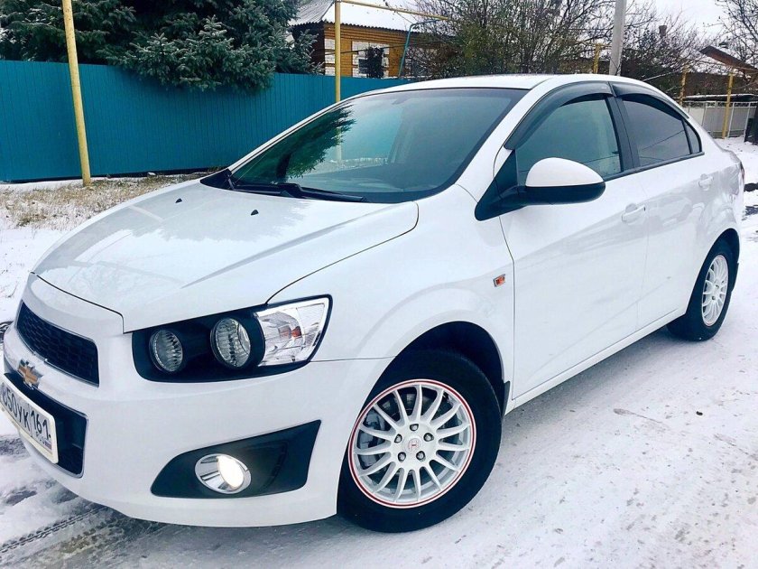 Шевроле Авео белая 2013