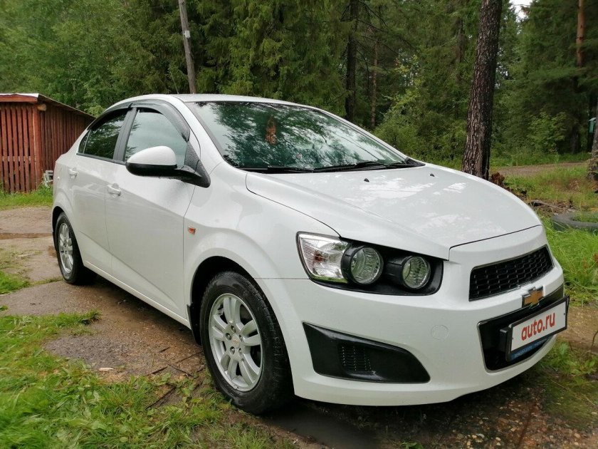Шевроле Авео белый 2015