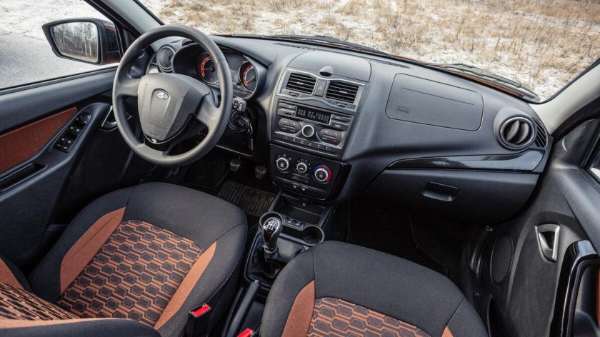 Гранта кросс 2023 салон