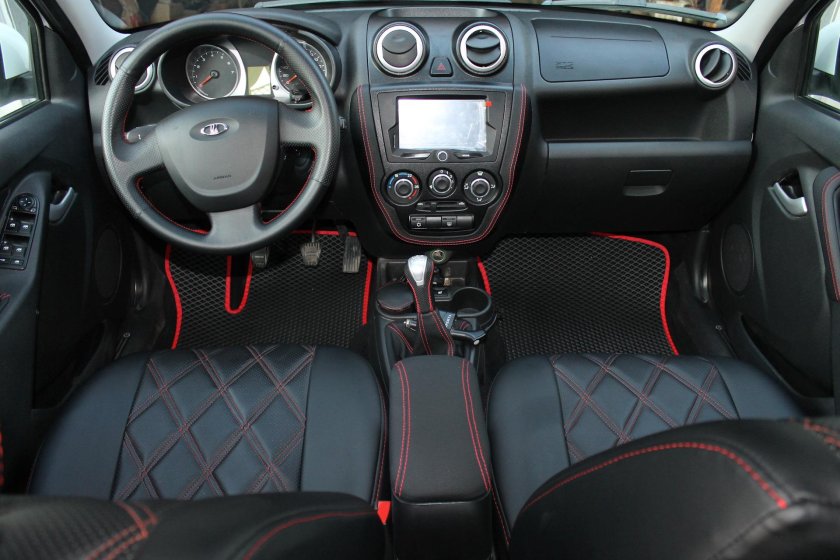 Лада Гранта спорт лифтбек салон