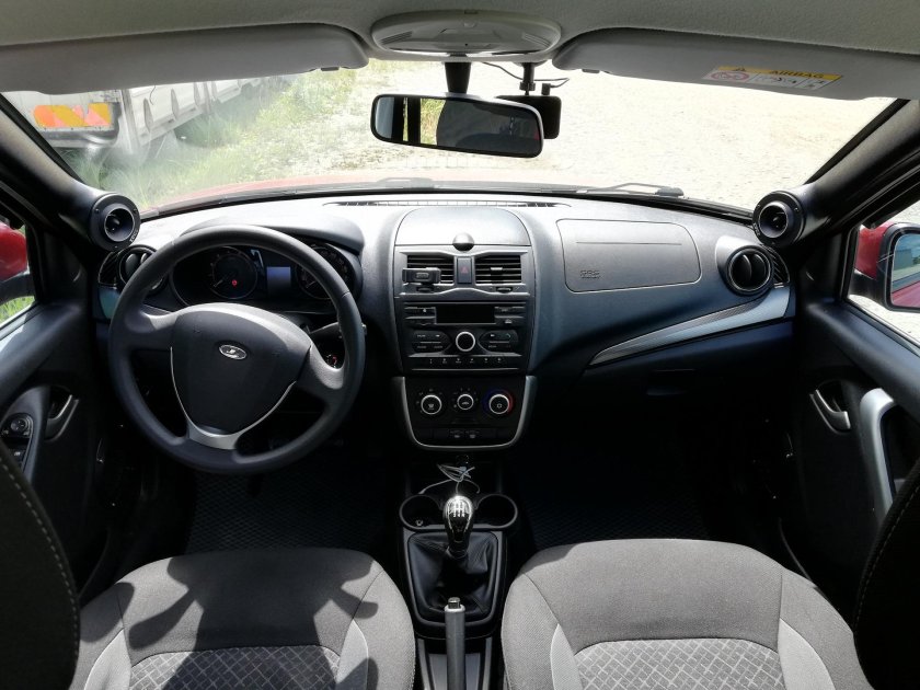 Лада Гранта лифтбек 2023 салон