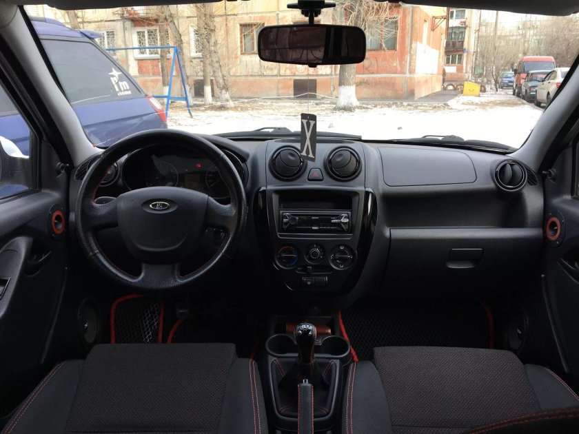 Lada Granta 2012 салон