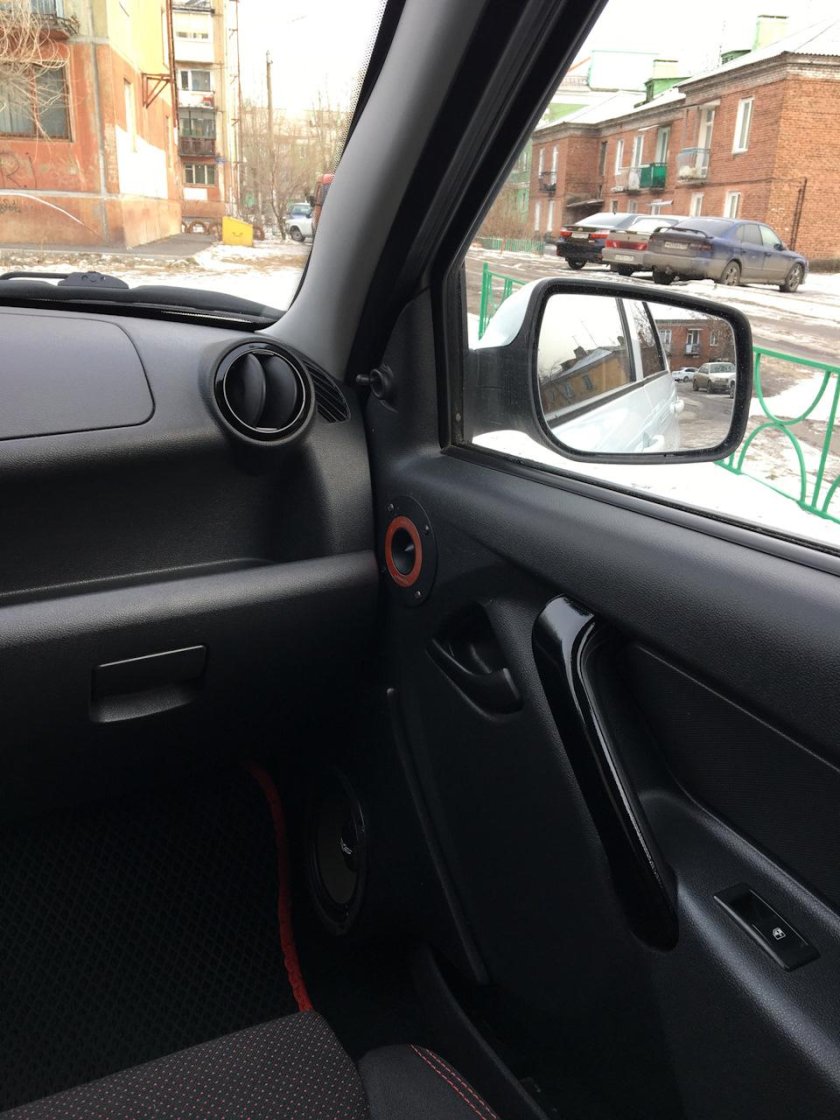 Салон в черный глянец Лада Гранта