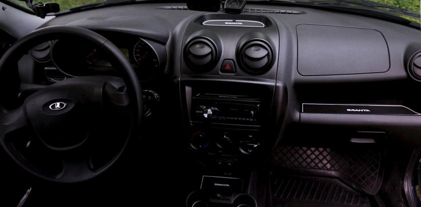 Лада Калина 2 черный салон