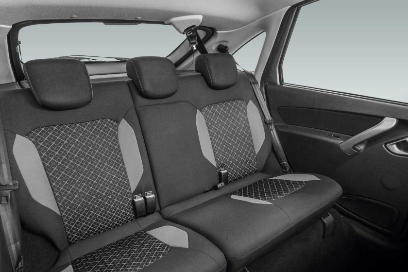 Лада Гранта лифтбек салон