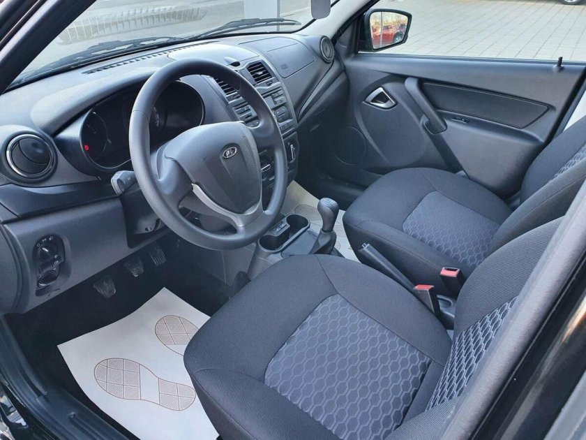 Лада Гранта лифтбек 2023 салон