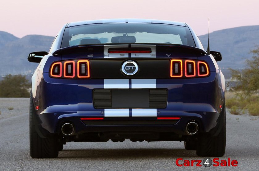 Ford Shelby gt500 сзади