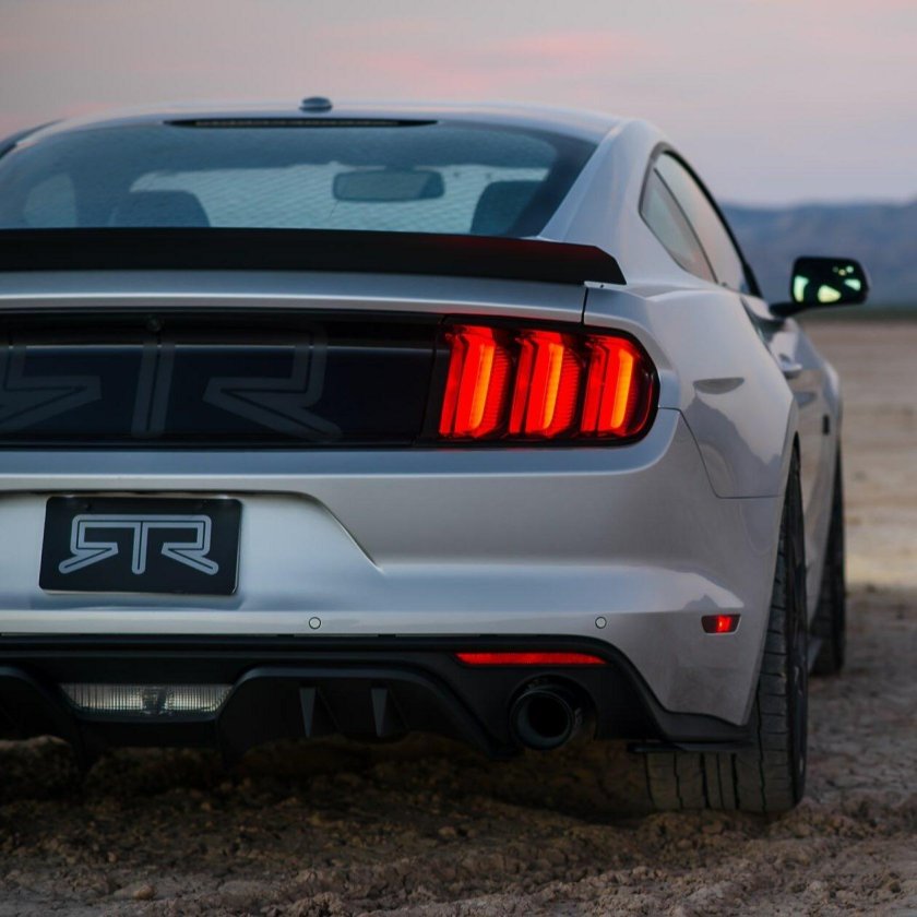 Ford Mustang 2018 зад