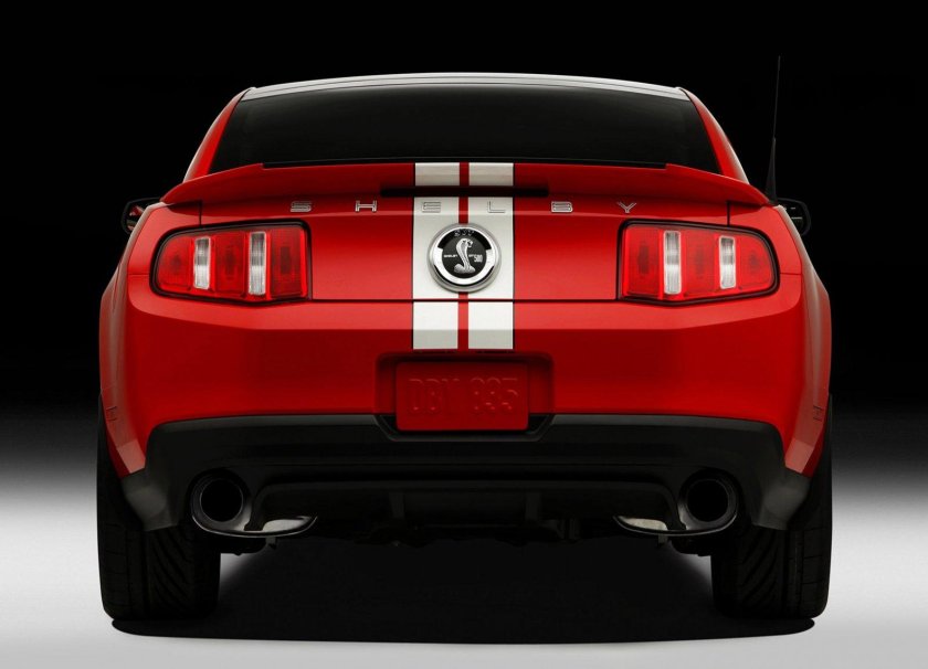 Ford Shelby gt500 сзади