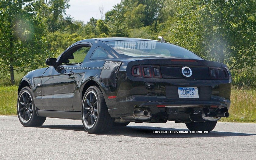 Мустанг Форд сзади 2015