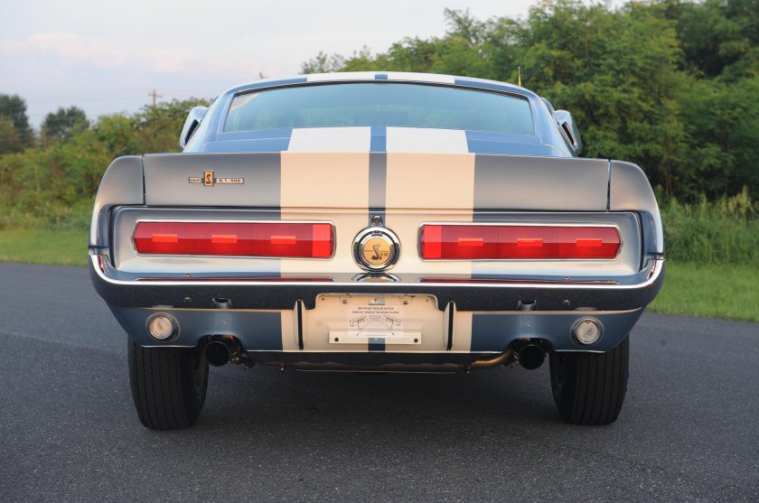 Ford Mustang gt 500 сзади