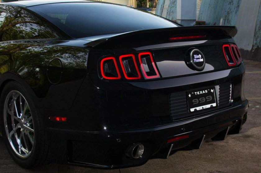 Ford Mustang сзади
