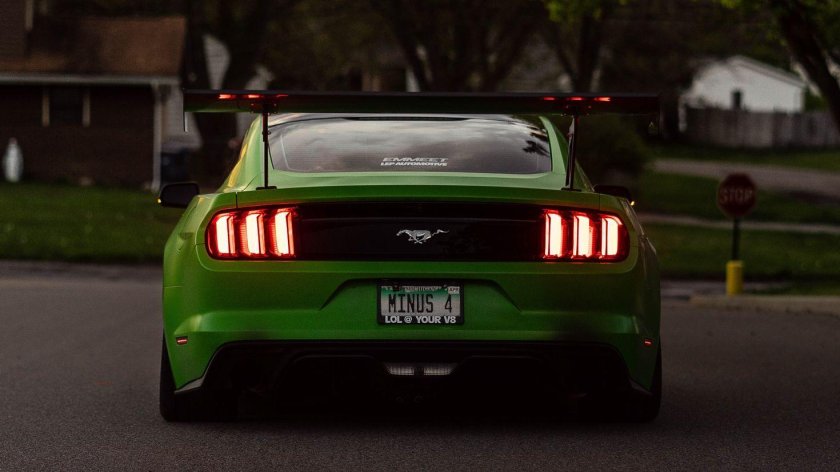 Форд Мустанг зеленый