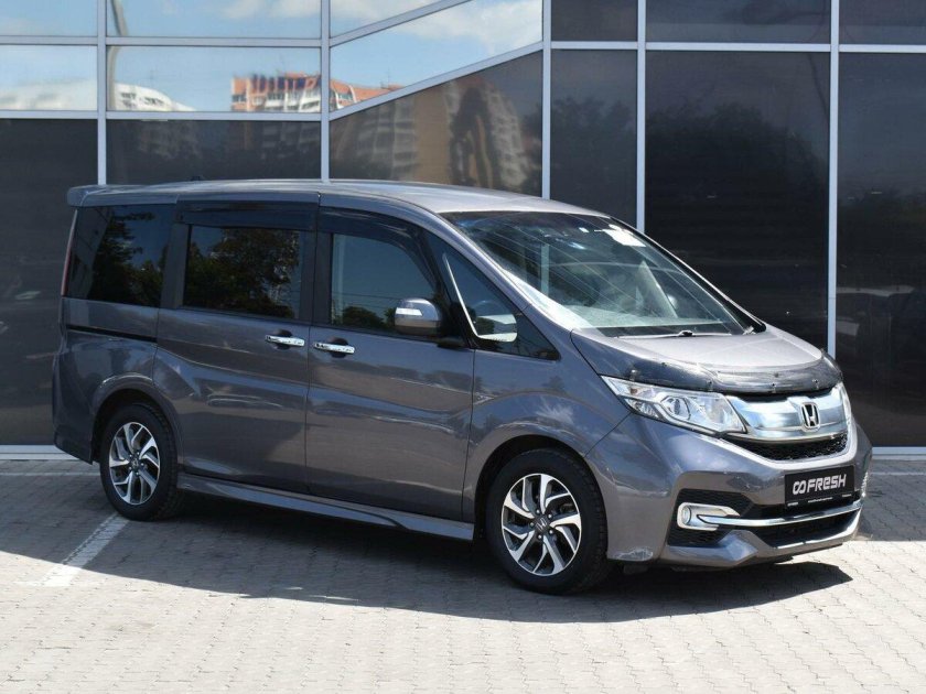 Honda stepwgn v spada 2015