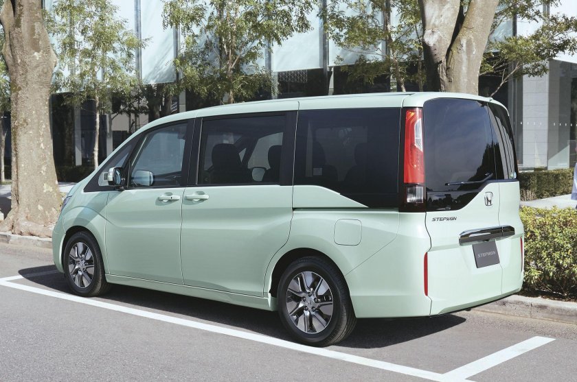 Honda Stepwgn 2015