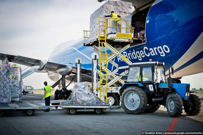 Контейнерный погрузчик Trepel