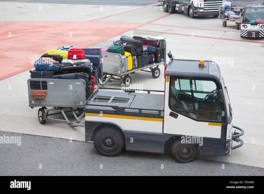 Багажный тягач Шереметьево