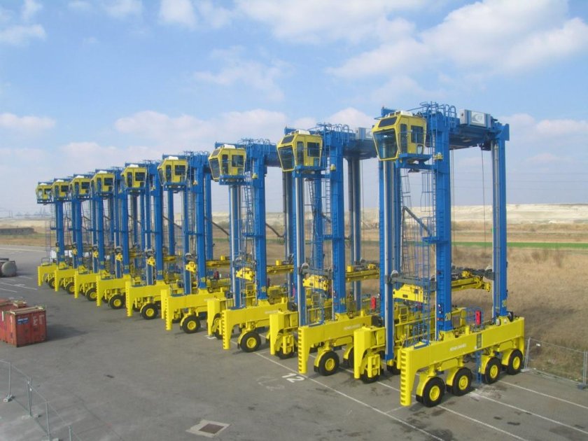 Straddle Carrier konecranes