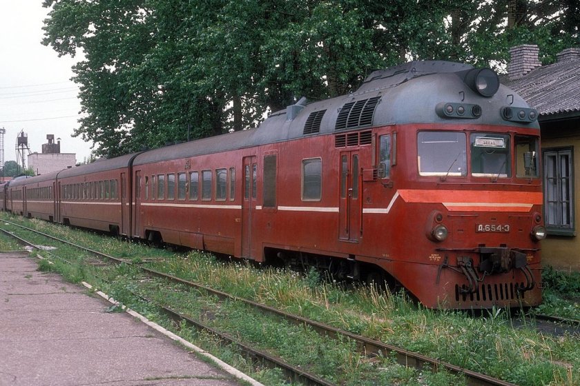 Дизель поезд д