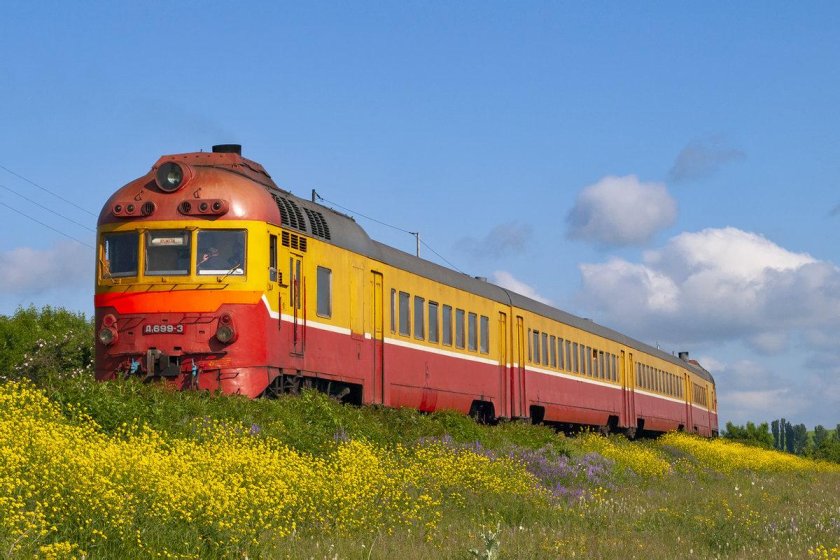 Дизель поезд д1 унгены