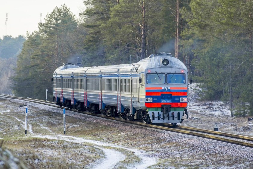 Локомотив поезд