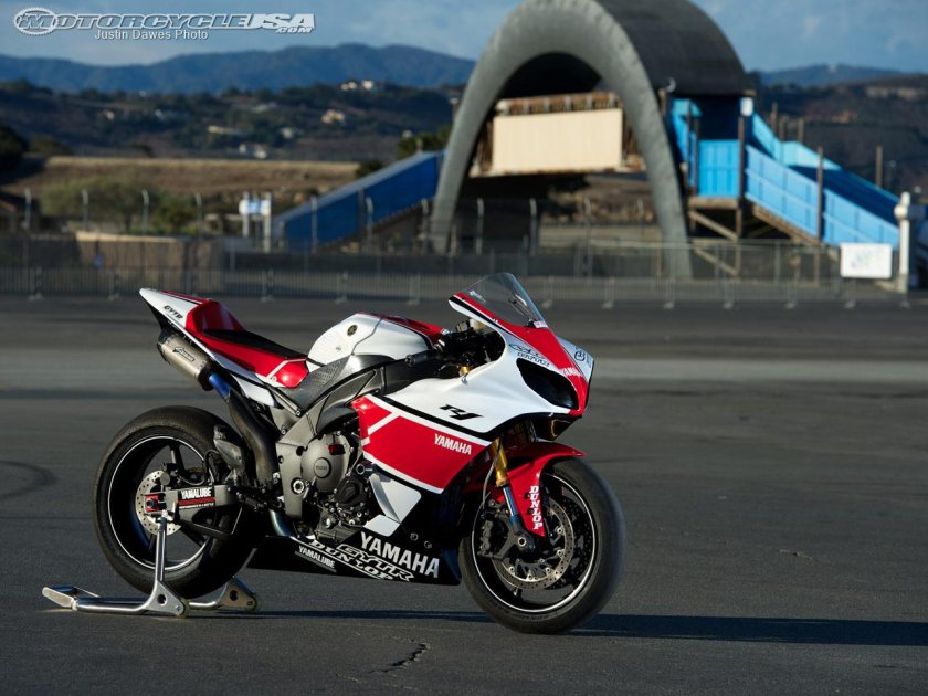 Yamaha r1 белый