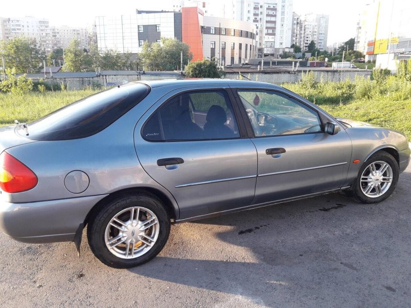 Форд Мондео 2 лифт бэк 2000