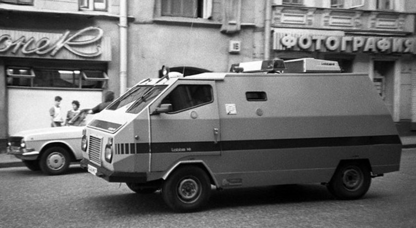 Инкассаторский броневик