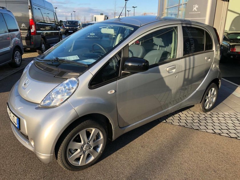 Peugeot электромобиль