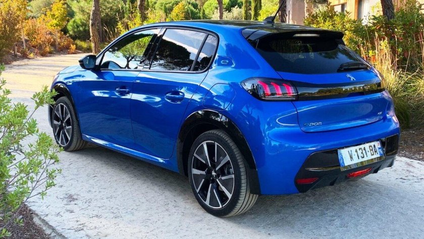 Peugeot e-208
