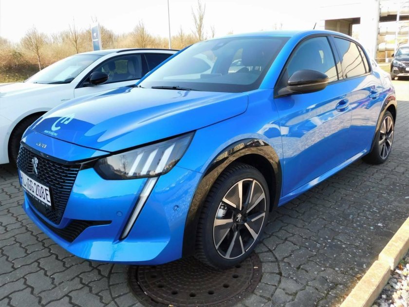 Peugeot электромобиль e-208