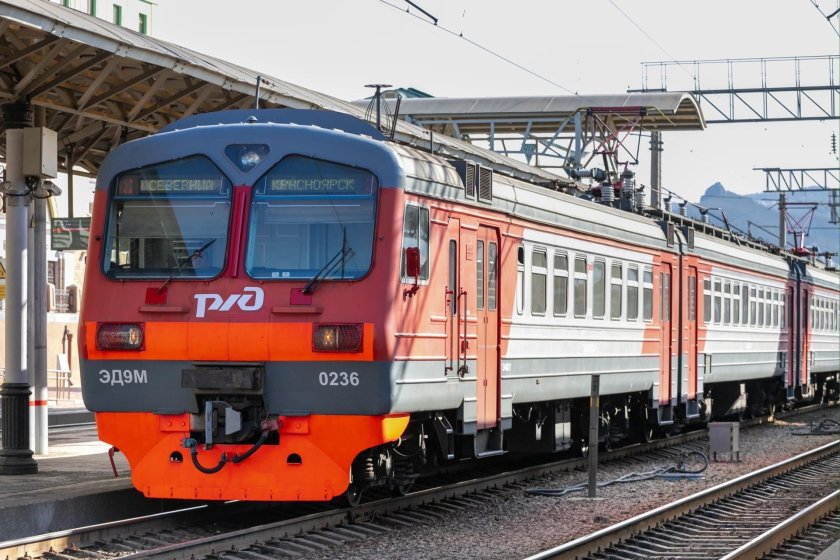 Пригородный поезд КРАСЖД