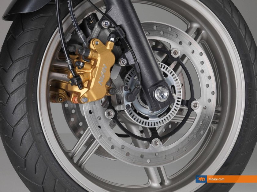 Honda CBF 600 тормозной суппорт