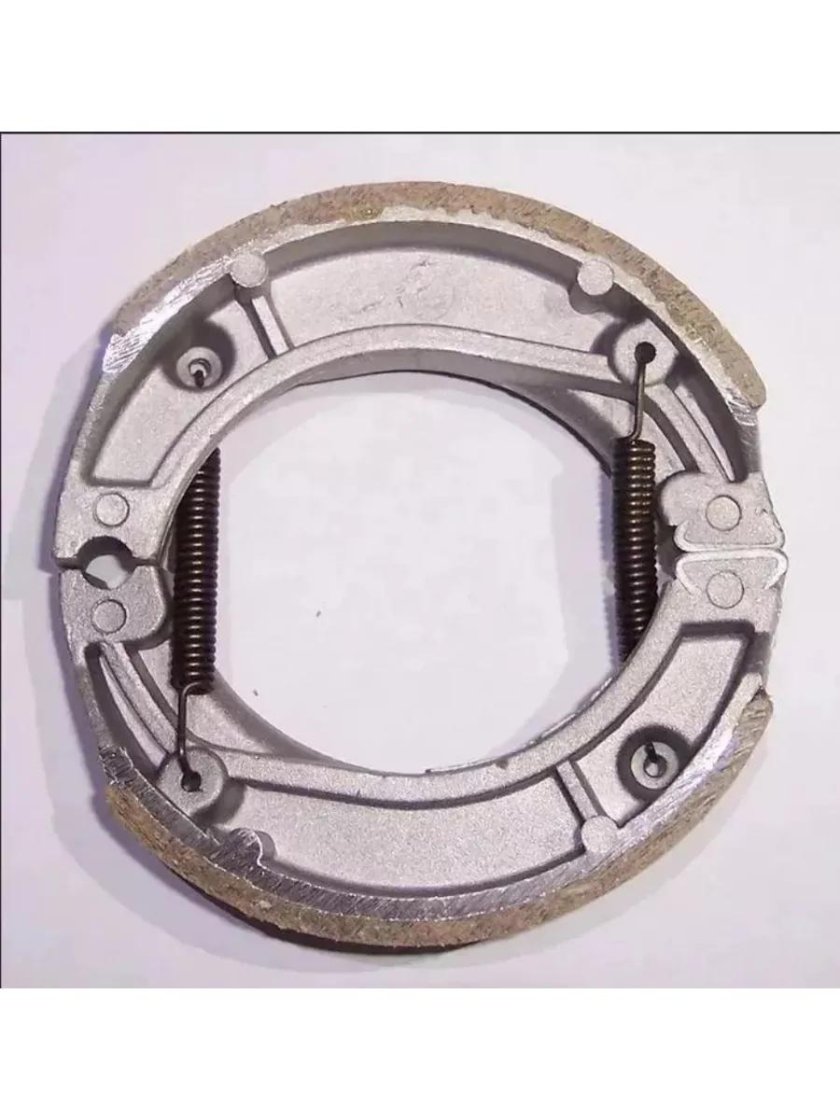 Тормозные задние колодки на мопед Альфа 110