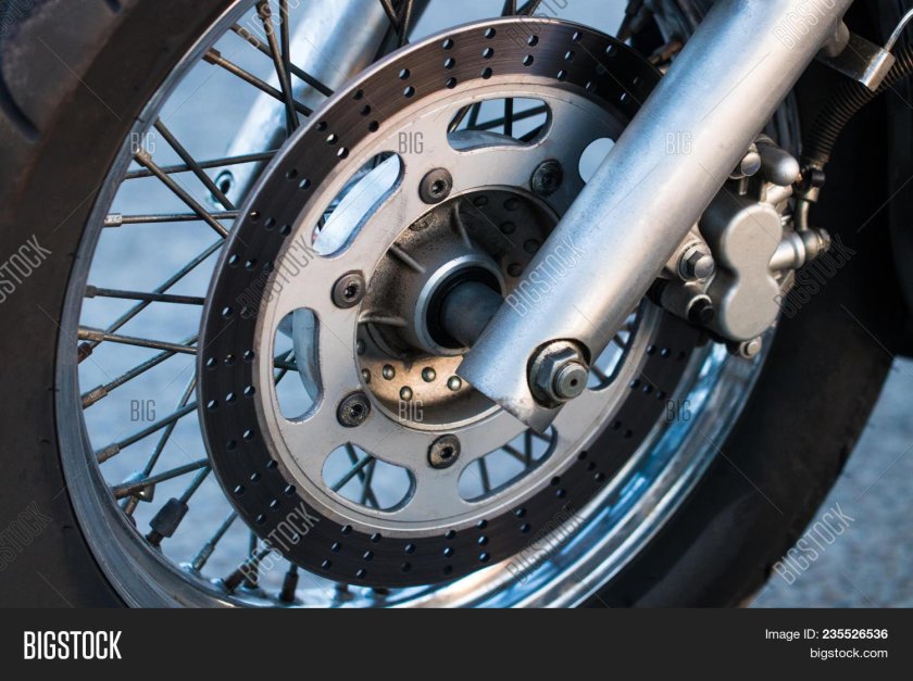 Fix the Motor Wheel in the Motorcycle fork